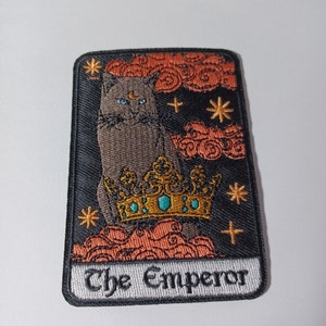 L'empereur chat noir avec couronne jolie carte de tarot brodé au fer sur écusson 3,5 x 2,5 pouces