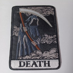 Carte de tarot de la mort avec la Faucheuse et fer brodé à la faucille sur l'écusson 3,5 x 2,5 pouces
