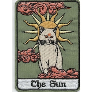Chat blanc Kitty le soleil XIXème carte de tarot des arcanes majeurs brodé de fer sur l'écusson 3,5 x 2,5 pouces