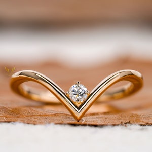 Lab Grown Diamond Chevron Ring Minimalist Band Ring,V Shape Round Solitaire Wedding Band,Unique Engagement Ring,Anniversary Ring for Wife