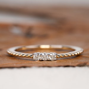 Anillo de eternidad de diamantes naturales Anillo minimalista de tres piedras Anillo de aniversario fino para esposa Regalo del día de San Valentín para el amor Anillo apilable