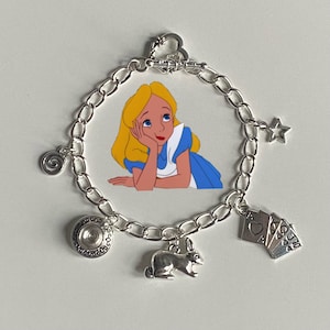 ☆Disney☆ 不思議の国のアリス チャーム ブレスレット 不思議の国のアリス チャームブレスレット - チベットシルバー