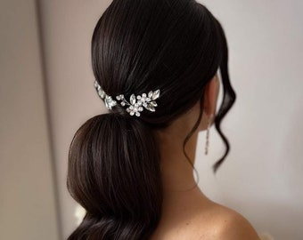 Delicate Bridal Set of 3 Hair Pins with Crystals Flowers, Stunning Wedding Hair Accessories with Sparkling Rhinestones