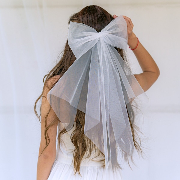 Bachelor Party Veil-Bow, Veil Bridal Clip, Bridal Shower Gift, Pre-wedding Party Accessory, Bride to Be, Wedding accessory