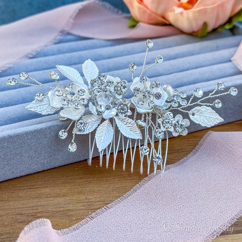 Chic silver bridal hair comb, finely crafted with intricate rhinestones and delicate beads, adding a touch of timeless sophistication to your wedding ensemble.