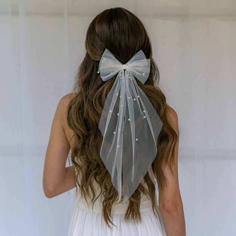 Fiocco per capelli con perle per addio al celibato, fermaglio da sposa per velo, regalo per addio al nubilato, accessorio per festa pre-matrimonio, futura sposa, accessorio per matrimonio immagine 5