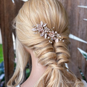 Bohemian dreams come true: Elevate your natural, flowing locks with the delicate beauty of a rose gold hair comb, adding a touch of whimsy to your boho-inspired hairstyle.