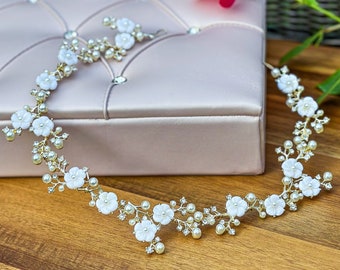 Liane de cheveux de mariée dorée avec fleurs et perles, morceau de cheveux de mariée floral, accessoire de cheveux de mariage pour mariée et demoiselle d'honneur