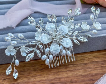 Braut-Haarschmuck mit zarten Blumen, Perlen und Strasssteinen, Blumen-Haarkamm, Hochzeits-Haarschmuck für Braut und Brautjungfer