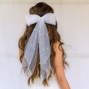 Fiocco per capelli con perle per addio al celibato, fermaglio da sposa per velo, regalo per addio al nubilato, accessorio per festa pre-matrimonio, futura sposa, accessorio per matrimonio immagine 1