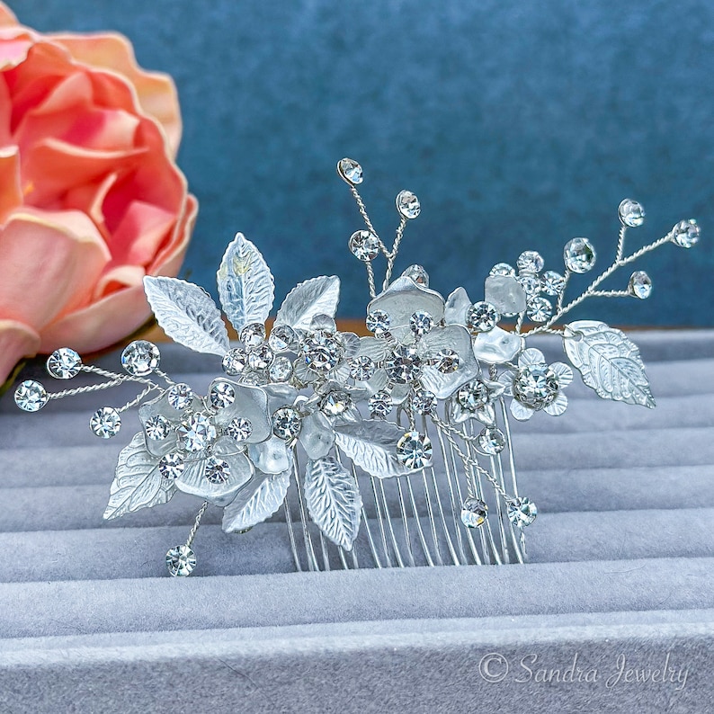 Sophisticated silver hair comb, a shimmering masterpiece with delicate details, ideal for weddings, proms, and special occasions - a symbol of understated glamour.