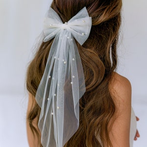 Fiocco per capelli con perle per addio al celibato, fermaglio da sposa per velo, regalo per addio al nubilato, accessorio per festa pre-matrimonio, futura sposa, accessorio per matrimonio immagine 2