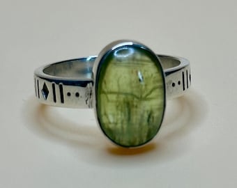 Bague en argent sterling cyanite verte - Bijoux en pierres précieuses d'essence de terre - Bague de fiançailles
