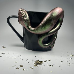Mug serpent 3D, tasse unique en céramique python, cadeau pour amateur de reptiles, tasse d'art gothique