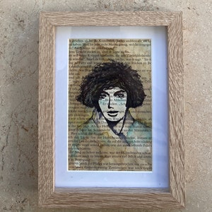 Kaffeemalerei „Tara“ Kunstwerk Fineliner Art, Portrait Skizze art on bookpage mit Bilderrahmen, Original
