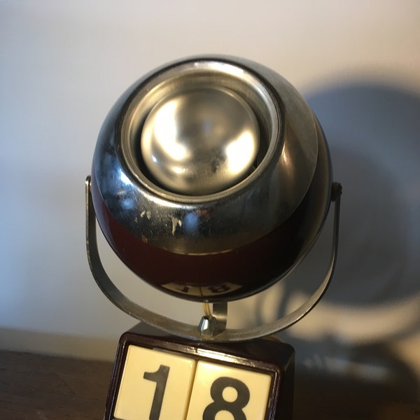 VINTAGE EYEBALL LAMP kalender