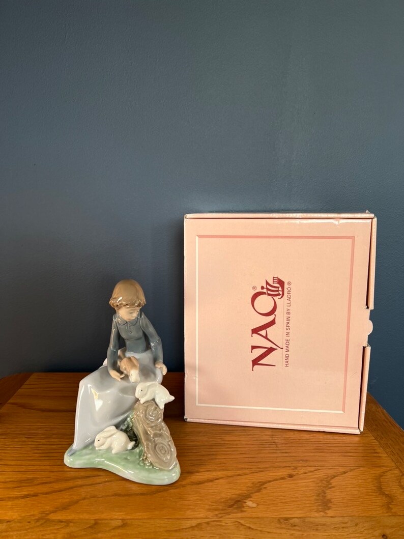 Vintage NAO Lladro Figurine 1026 young Girl With Rabbits Issued 1987