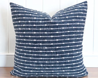 Funda de cojín a rayas tejidas azul oscuro, cojín decorativo moderno a rayas, cojín a rayas azul marino de estilo costero para sofá, cojín de diseño índigo, azul contemporáneo