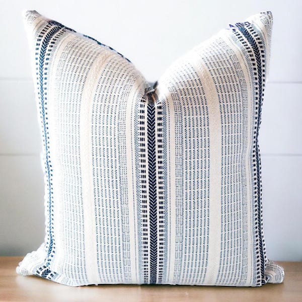 Coussin à rayures bleu texturé Coussin moderne Coussin de lit à rayures Coussin tissé neutre bleu Housse de coussin d'extérieur côtier bleu ferme