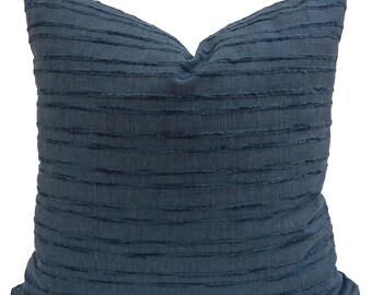 Funda de almohada azul marino, cojín decorativo de rayas texturizadas, almohada de diseño azul, decoración costera, cojín moderno azul oscuro, almohada azul para sofá o cama.