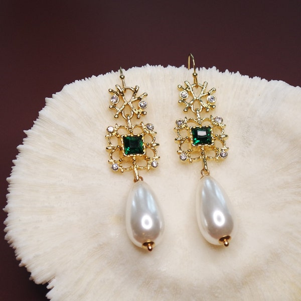 Water Drop Pearl Vintage Earrings with Emerald | Green | Pearl | Vintage Style | Victorian earring | | Gift for Mom