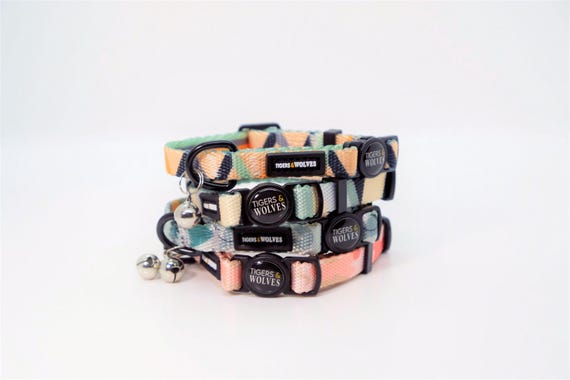 Christmas Cat Gift Handmade Breakaway Cat Collar with Bell: Adjustable Nylon Pet Accessory