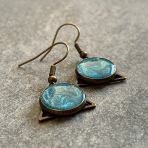 Hanging earrings with textured turquoise resin, triangles, bronze resin earrings image 3
