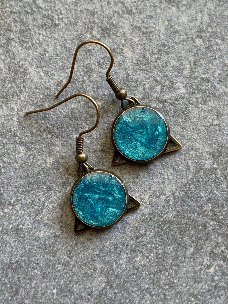 Hanging earrings with textured turquoise resin, triangles, bronze resin earrings image 4