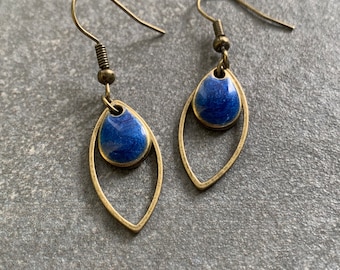 Boucles d'oreilles pendantes en résine bleue