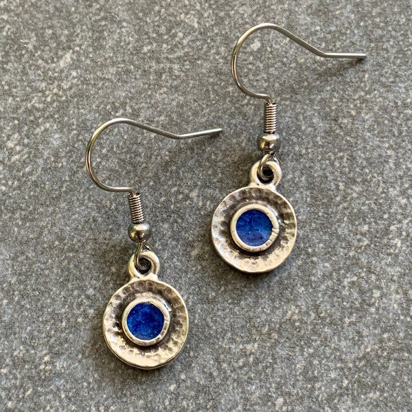 Hammered hanging earrings with blue resin