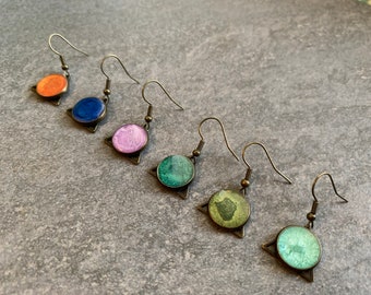 Colorful resin earrings with shimmering colors