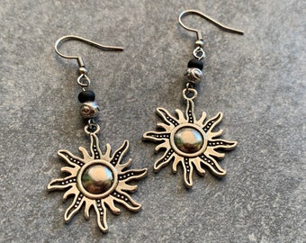 Vintage style sun earrings with black glass beads, sunbeams