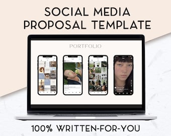 Könnte beinhalten: Ein Laptop-Computer, auf dem eine Social-Media-Vorschlagsvorlage mit dem Text "PORTFOLIO" und drei Screenshots von Instagram-Feeds angezeigt wird. Der Text "100% FÜR SIE GESCHRIEBEN" wird unter dem Laptop angezeigt.