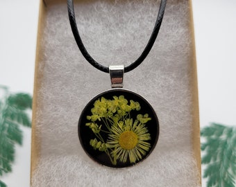 Real Flower Necklace/ Flower Resin Necklace/ Pressed Flower Jewelry/ Botanical Jewelry/ Nature Jewelry/ Gift for Her