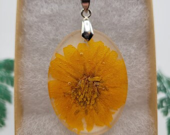 Real Flower Necklace/ Flower Resin Necklace/ Pressed Flower Jewelry/ Botanical Jewelry/ Nature Jewelry/ Gift for Her