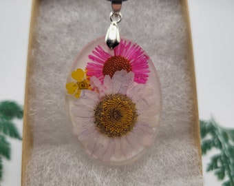 Real Flower Necklace/ Flower Resin Necklace/ Pressed Flower Jewelry/ Botanical Jewelry/ Nature Jewelry/ Gift for Her