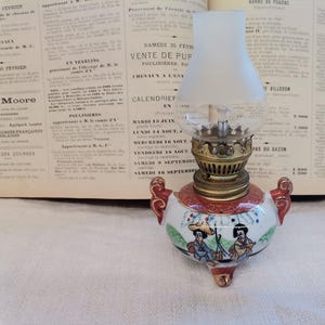 Lampe à huile miniature vintage japonaise en porcelaine peinte à la main (H009)