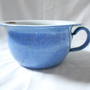 French  Vintage Blue and White Speckled Graniteware Chamber Pot (A846)