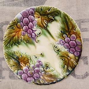 Onnaing French Antique Majolica / Barbotine Grape Plate (H037)