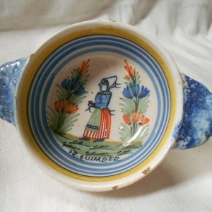 HR Quimper French Antique Hand Painted Faience Petite Bretonne Lug Bowl (A947)