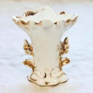 French Antique Porcelaine de Paris Hand Painted Mini Wedding Decoration / Vase 1800s (H011)