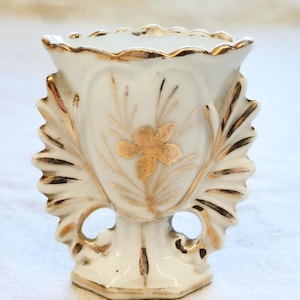 French Antique Porcelaine de Paris Floral Hand Painted Mini Wedding Decoration / Vase 1800s (H013)