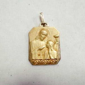Franse religieuze sieraden Art Deco-medaille. Antieke religieuze fix-medaille. Franse art-decostijl. Jezus geeft de communie v598