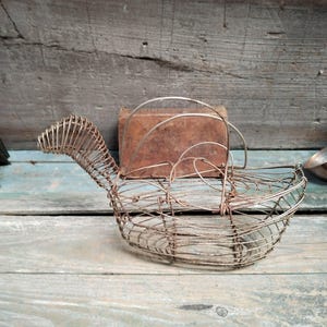 Panier à oeufs antique en fil de fer à poule x 183