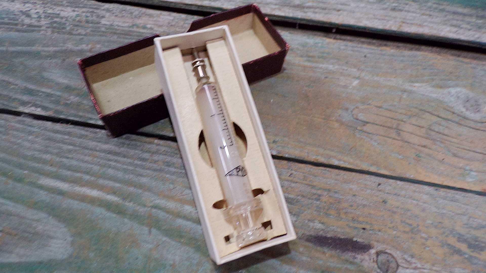Syringe Pyrex Antique Medical Pyrex Glass Becton Dickinson France Syringe With the ...