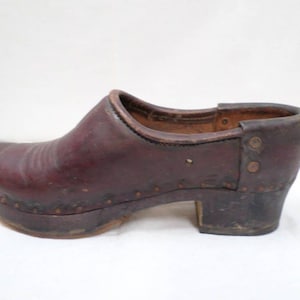 Pair of Sunday Vintage Wood and Leather Women&#39;s Clogs  (V96)