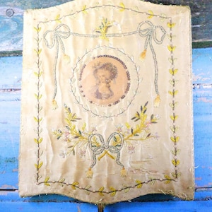 Wyjątkowy francuski, antyczny, jedwabny haft, damski, ręczny ekran ogniowy lub ekran do pudrowania peruk, okres Ludwika XVI, około 1770 r., t685