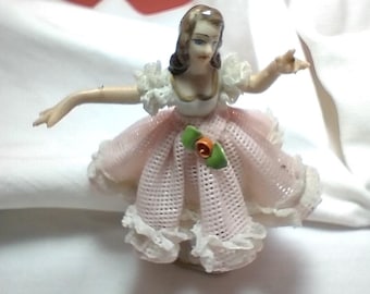 Figura de porcelana alemana vintage con encaje de Dresde (x305)