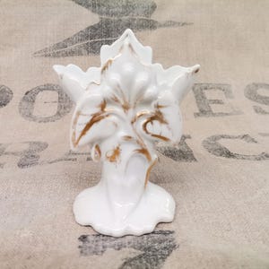 French Antique Porcelaine de Paris Floral Hand Painted Mini Wedding Decoration / Vase 1800s (H101)