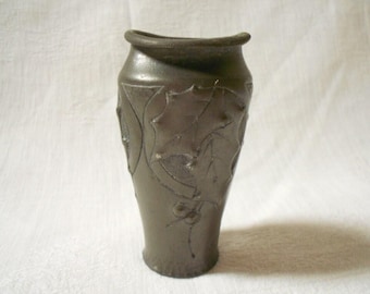 Französische Antike Hand bearbeitete Repousse Jugendstil Holly Leaves Zinn Vase (A980)